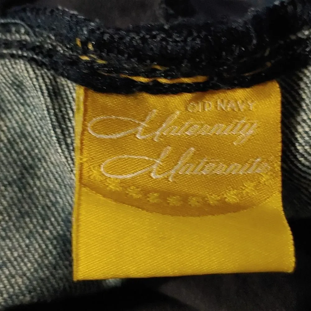 Old Navy Maternity  full panel denim shorts Sz 10 NWOT